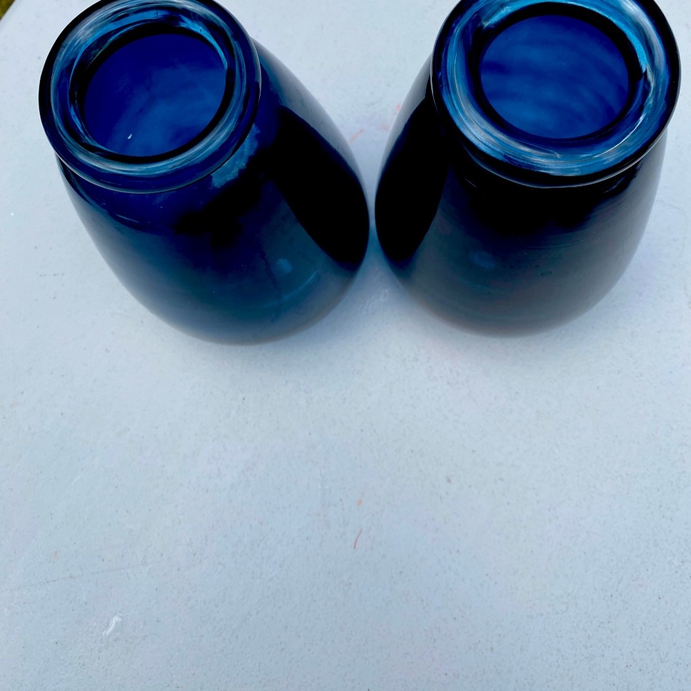 Set of 2 dark blue vases , thick glass.
